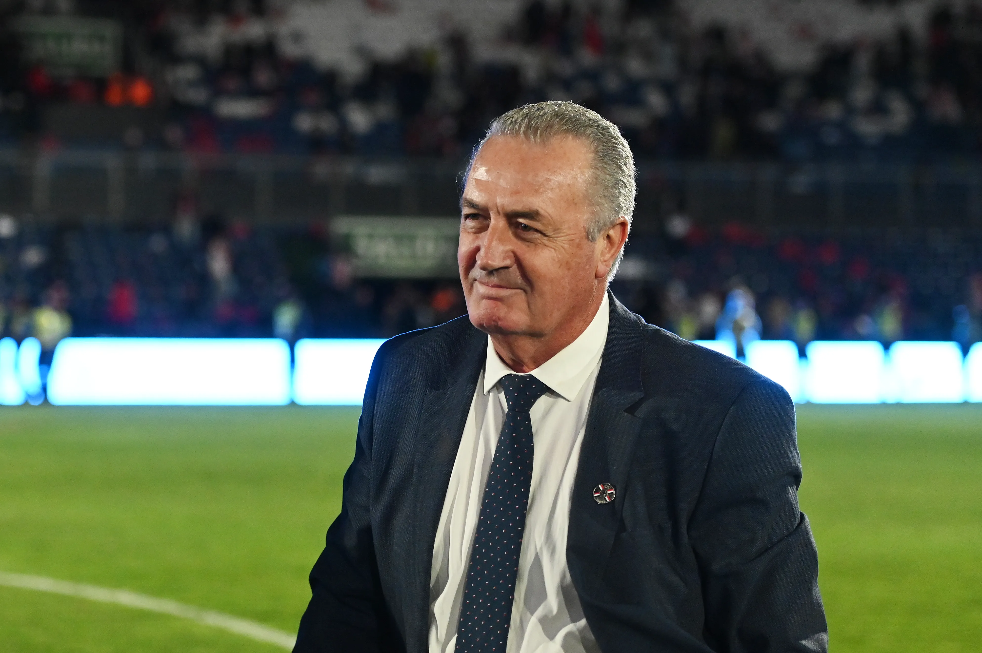 Gustavo Alfaro, técnico do Paraguai, comemora após a classificação para a Copa do Mundo FIFA de 2026 após a partida das Eliminatórias Sul-Americanas da FIFA entre Paraguai e Equador no Estádio Defensores del Chaco, em 4 de setembro de 2025, em Assunção, Paraguai. (Foto de Christian AlvarengaGetty Images)
