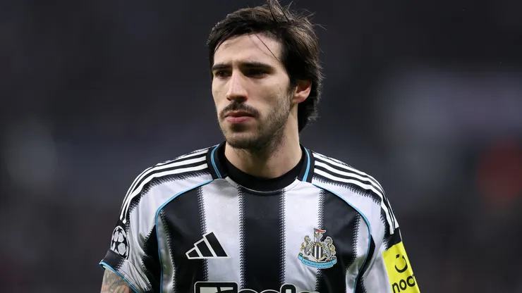 Tonali em campo com as cores do Newcastle. Foto: George Wood/Getty Images