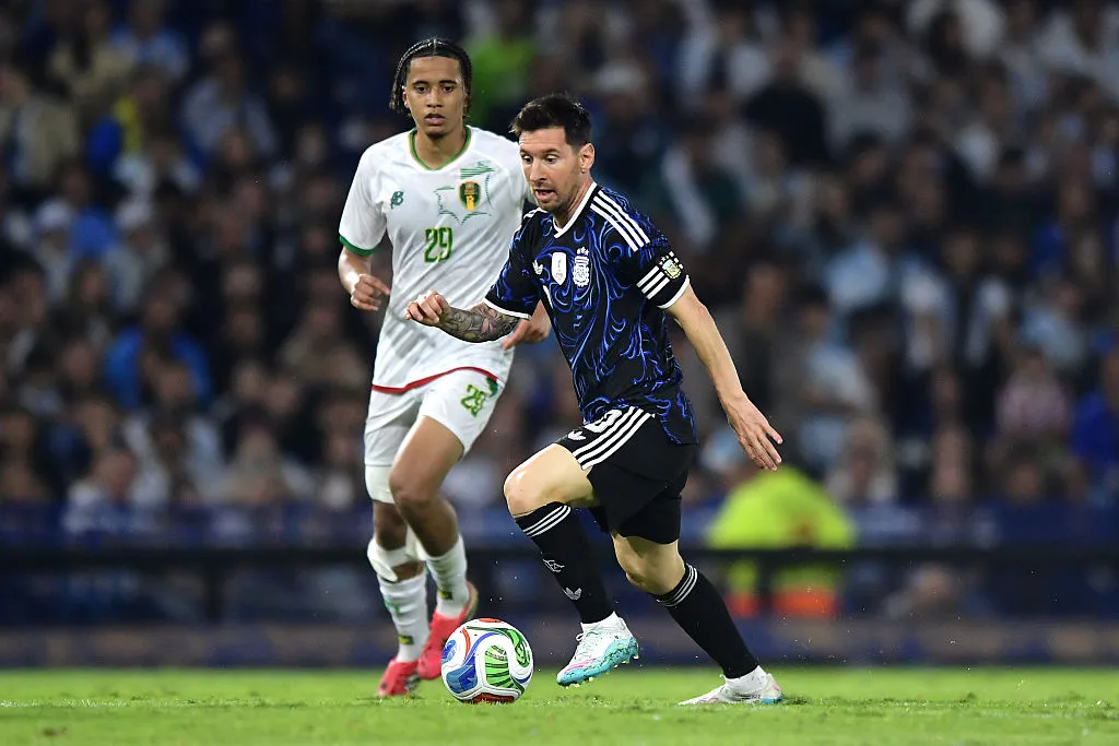 Lionel Messi durante jogo contra a Mauritânia. (Photo by Marcelo Endelli/Getty Images)