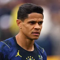 Douglas Santos entra na mira do Flamengo