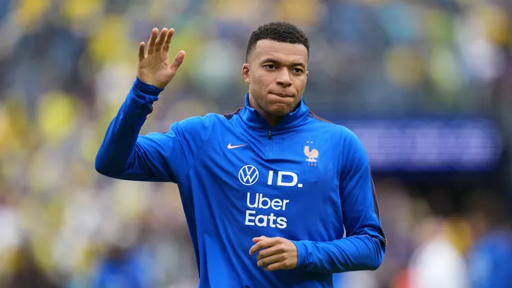 O atacante Kylian Mbappé com a França (Michael Owens/Getty Images)