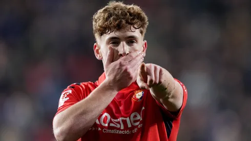 O atacante Victor Muñoz comemora gol pelo Osasuna (Juan Manuel Serrano Arce/Getty Images)