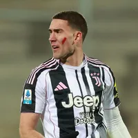 Milan oferece três anos de contrato para Dusan Vlahovic