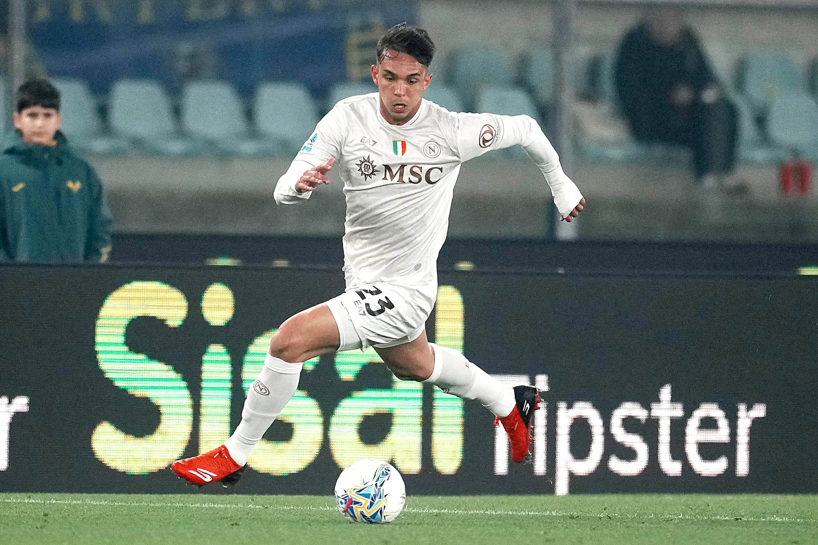 Giovane em ação pelo Napoli. Foto: IMAGO / Fotoagenzia