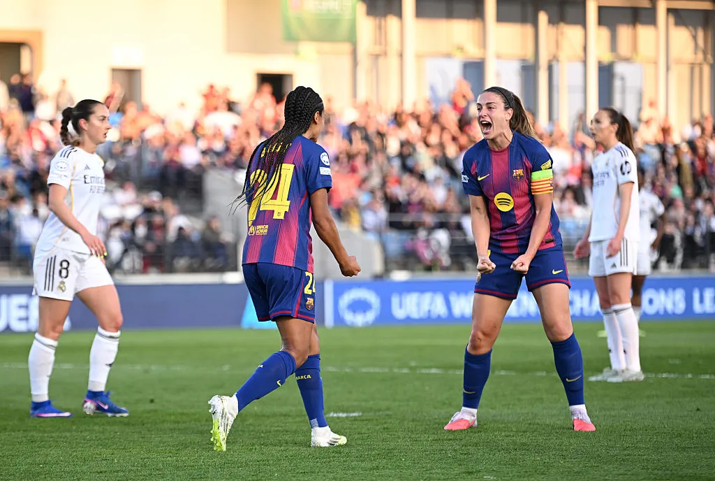Alexia Putellas comemora um dos gols marcados pelo Barcelona contra o Real Madrid - Foto: Denis Doyle/Getty Images