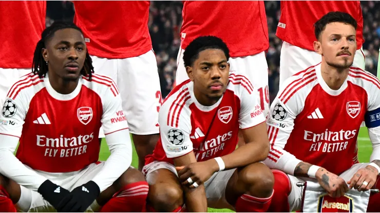 Jogadores do Arsenal durante aquecimento. (Photo by Clive Mason/Getty Images)