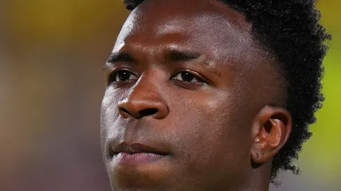 Vini Jr durante hino nacional. (Photo by Rich Storry/Getty Images)