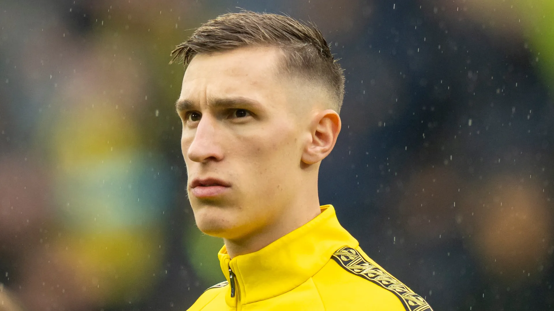 Nico Schlotterbeck antes de partida pelo Borussia Dortmund