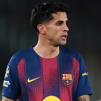 João Cancelo pode trocar o Barcelona pelo Benfica