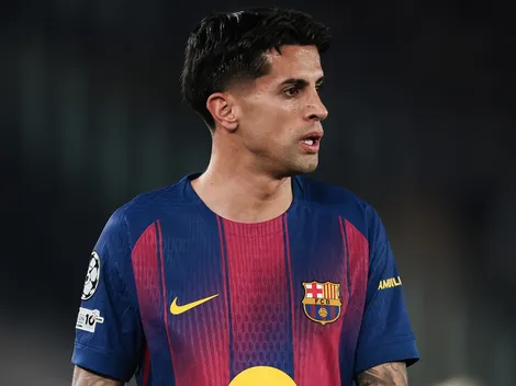 João Cancelo pode trocar o Barcelona pelo Benfica