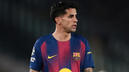 João Cancelo em campo com as cores do Barcelona. Foto: Eric Alonso/Getty Images
