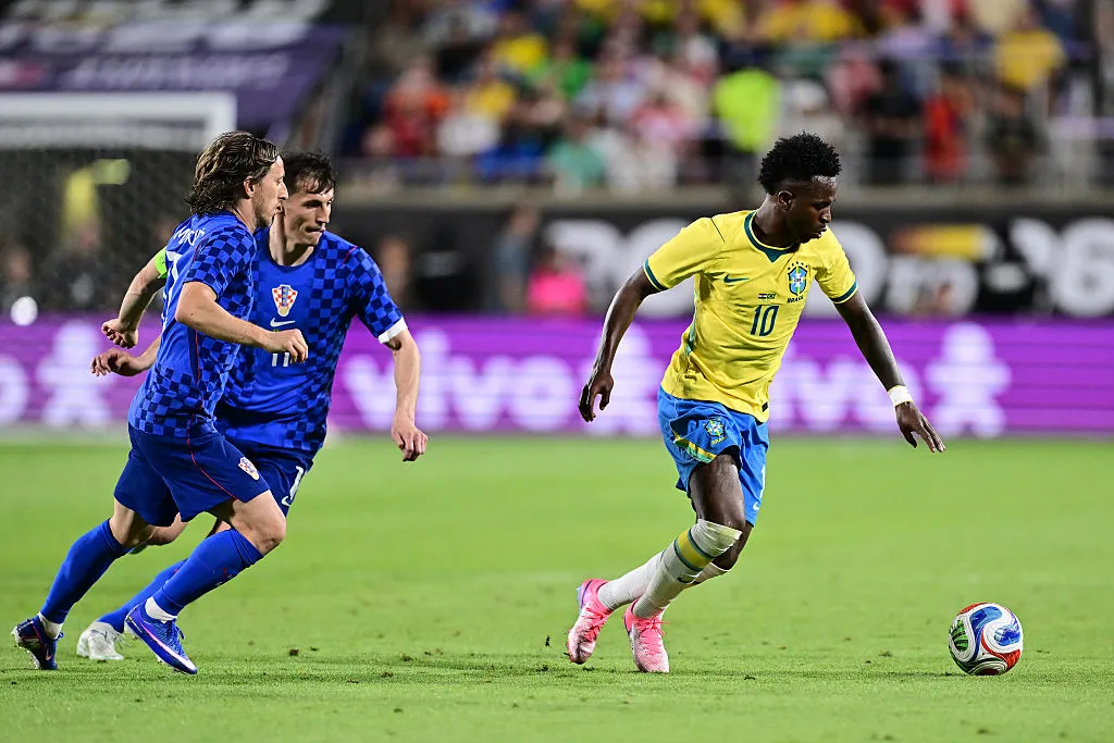 Vini Jr atuando pela Seleção Brasileira - Foto: Julio Aguilar/Getty Images