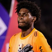 Corinthians exige grande proposta para negociar Hugo Souza