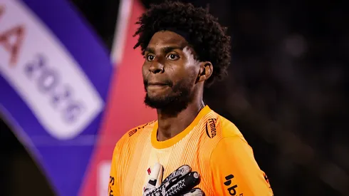Hugo Souza antes de uma partida pelo Corinthians. Foto: Fabio Giannelli/AGIF