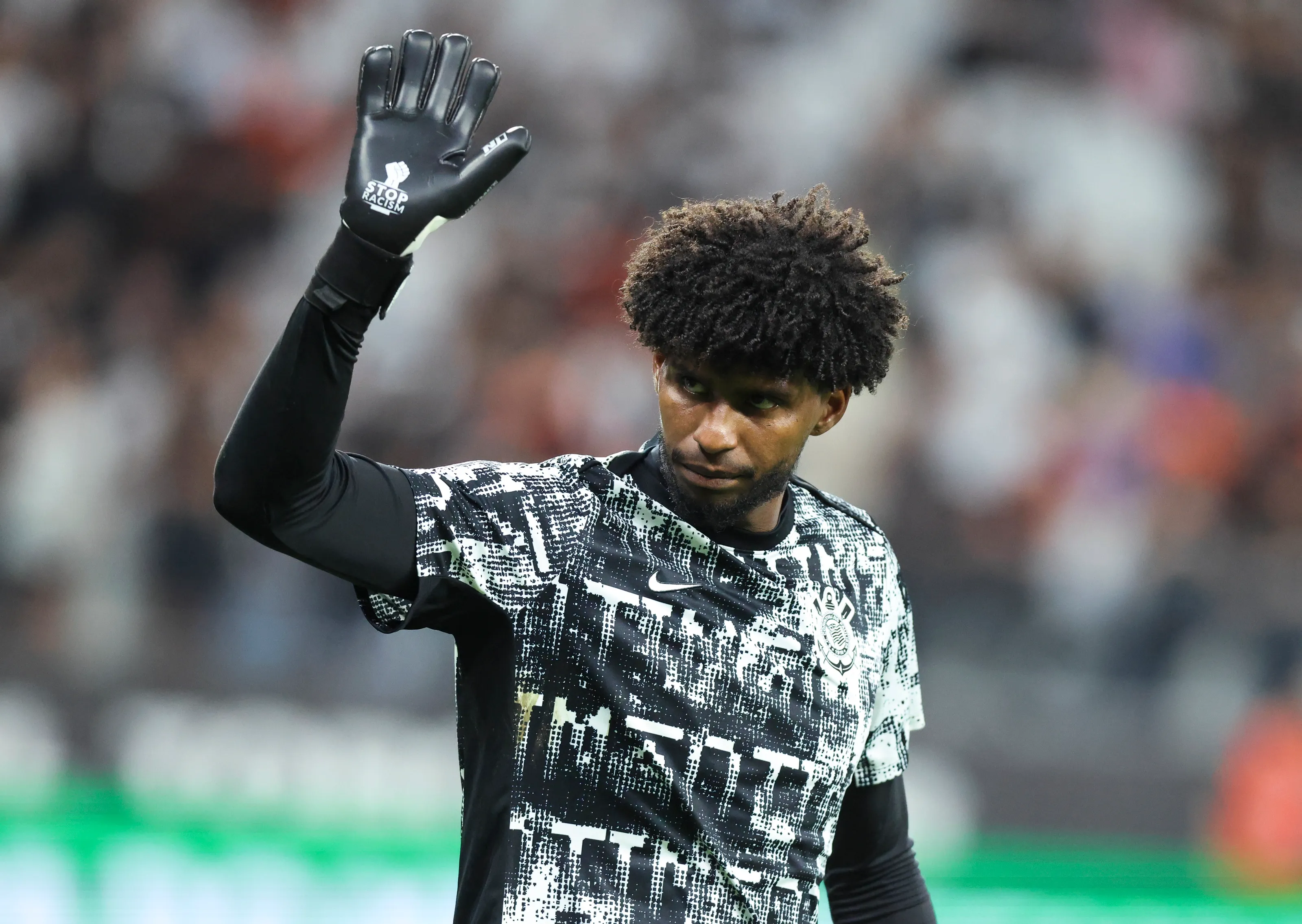 Hugo pode deixar o Timão em caso de boa proposta (Foto: Alexandre Schneider/Getty Images)