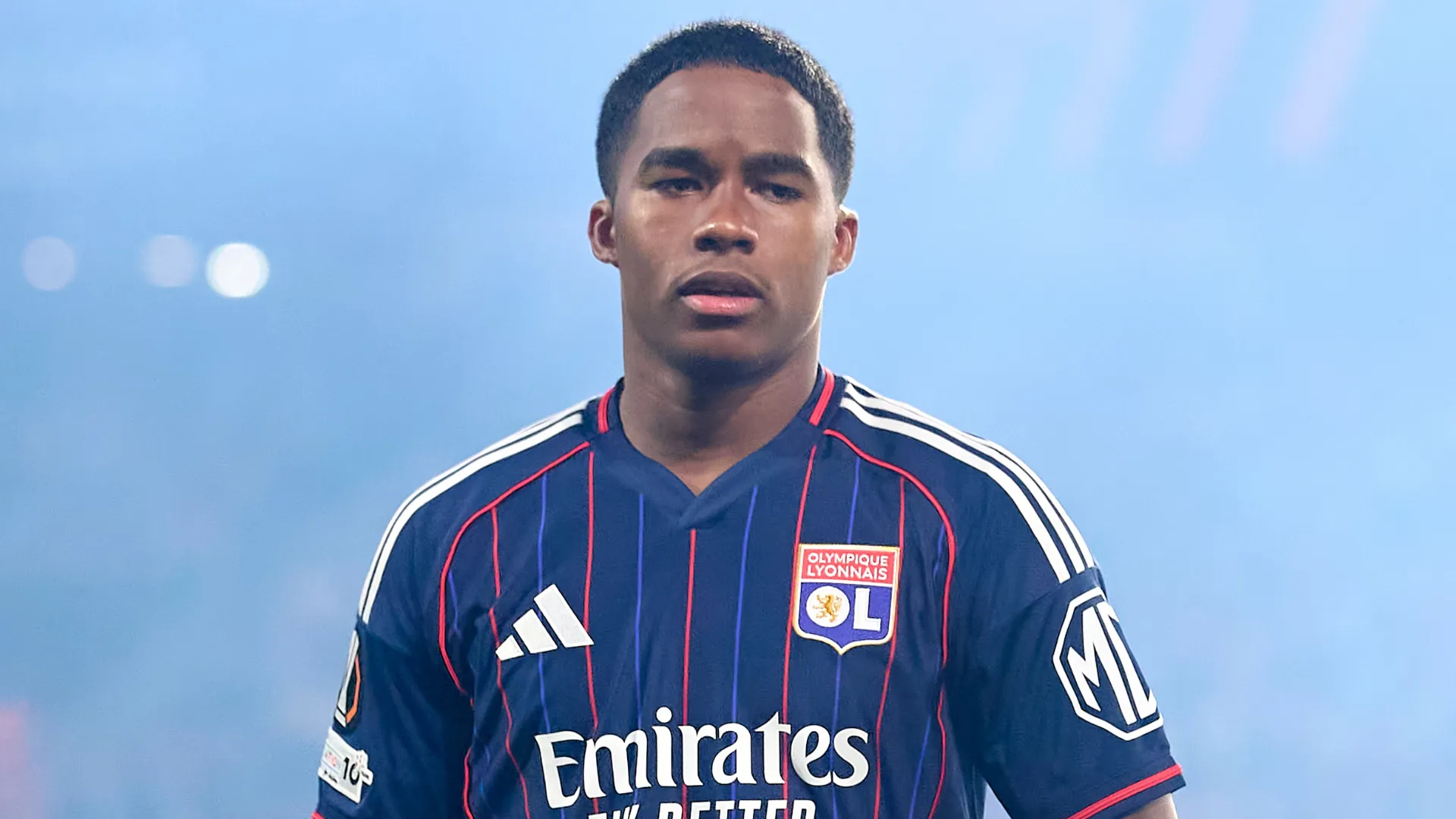 Endrick em jogo com a camisa do Lyon