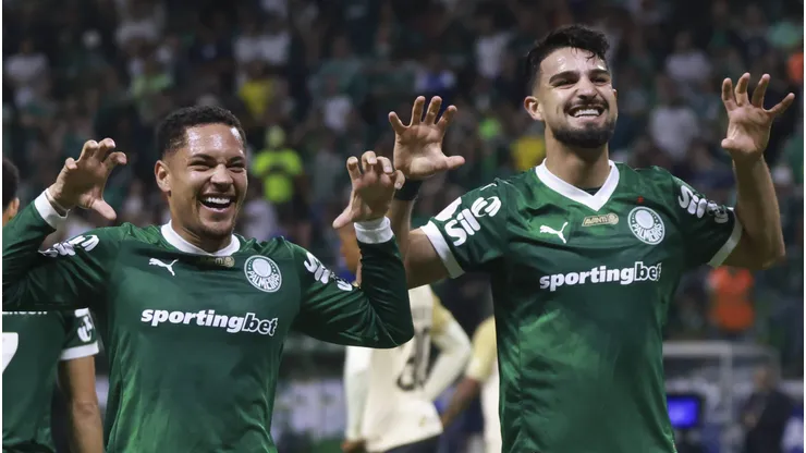 Palmeiras entende que está em boa posição para negar ofertas que são consideradas irrecusáveis por seus principais atletas do elenco, como Vitor Roque e Flaco López. Foto: IMAGO / TheNews2