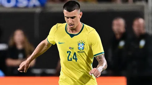 Roger Ibañez em campo com a Seleção Brasileira. Foto: Julio Aguilar/Getty Images