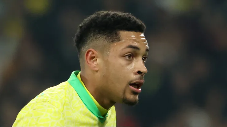 Vitor Roque é nome forte para o próximo ciclo da Seleção - Foto: IMAGO / Buzzi