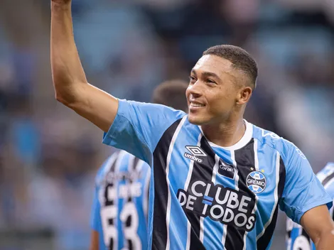 Carlos Vinicius recusa proposta do LAFC e fica no Grêmio