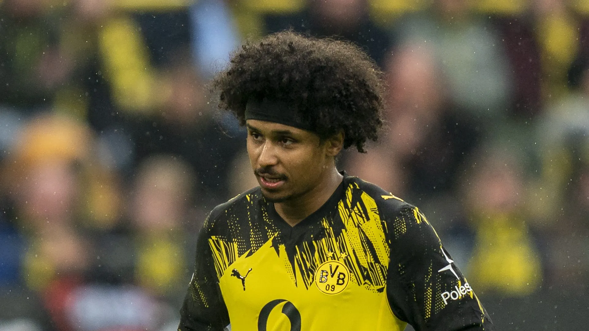 Adeyemi em campo pelo Borussia Dortmund