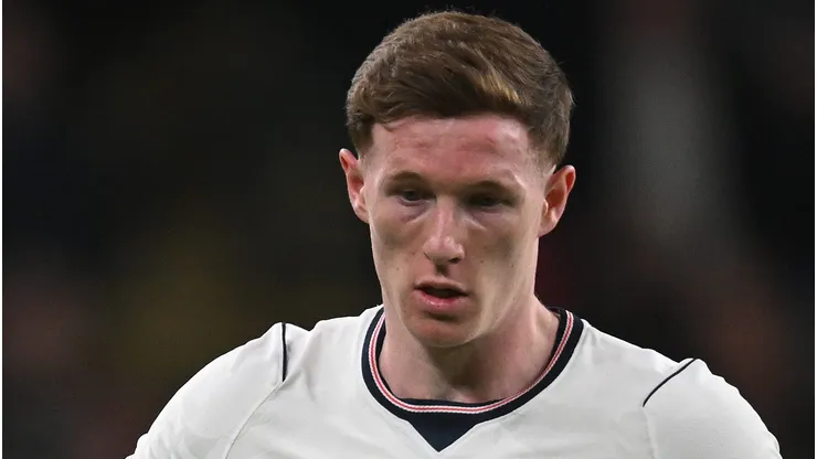 Elliot Anderson pela Inglaterra. (Photo by Mike Hewitt/Getty Images)