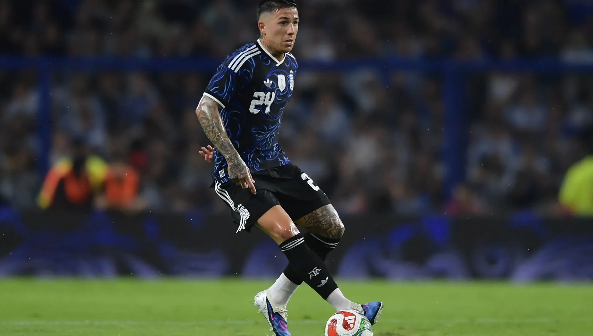 Enzo Fernandez durante amistoso da Argentina. Foto: Marcelo Endelli/Getty Images