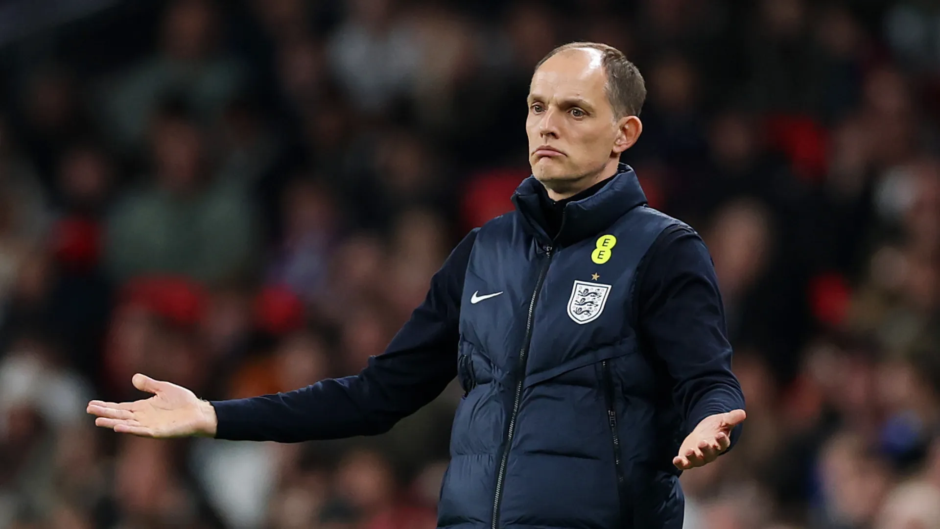 Thomas Tuchel reclama durante jogo da Inglaterra