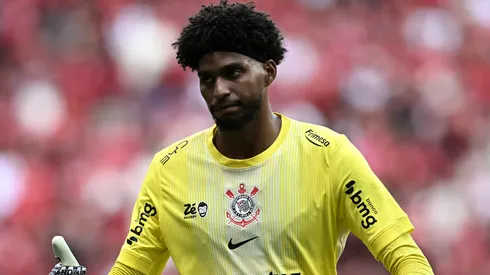 Hugo Souza em campo pelo Corinthians. Foto: Ton Molina/Getty Images