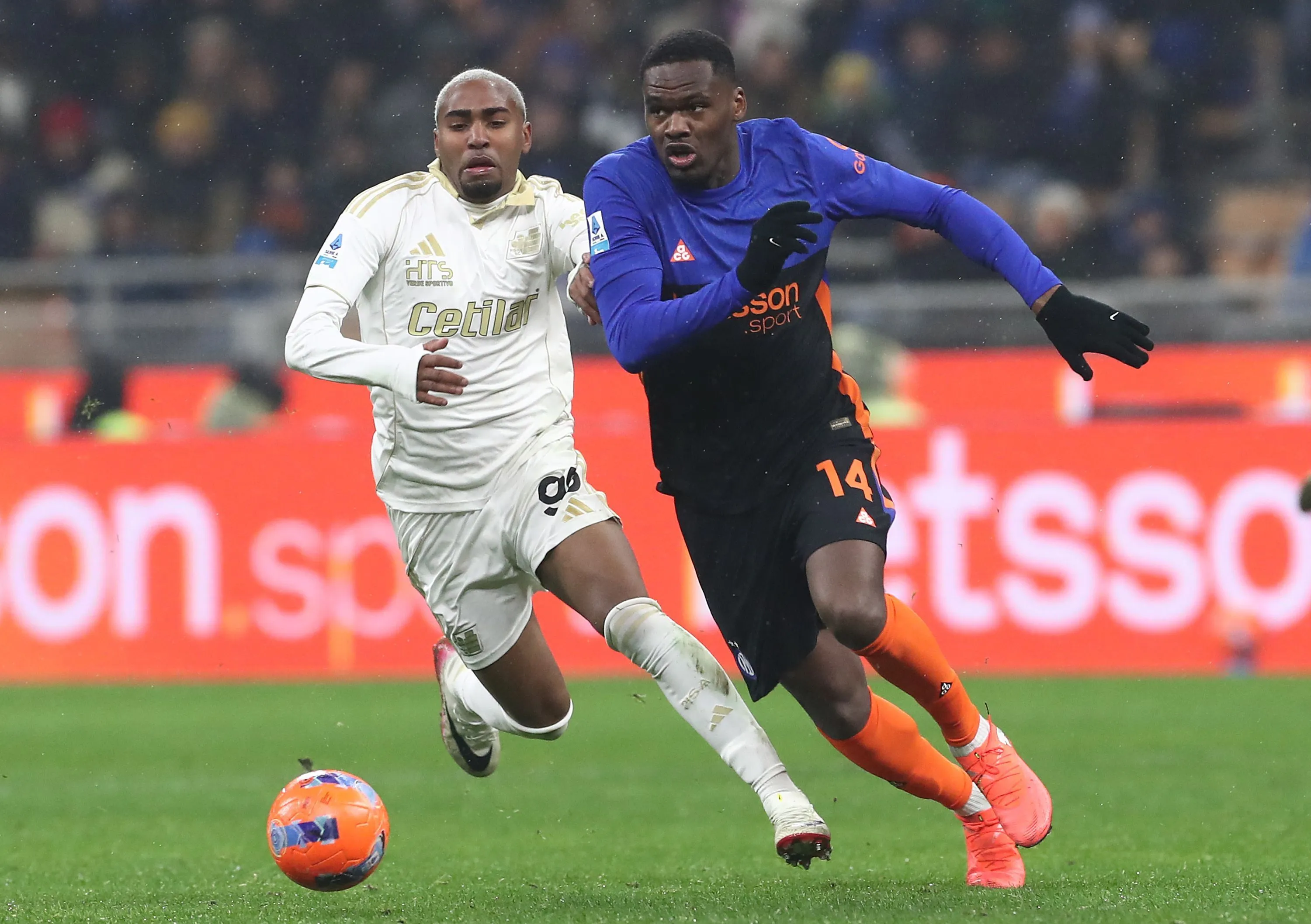 Lorran em ação pelo Pisa. Foto: Marco Luzzani/Getty Images