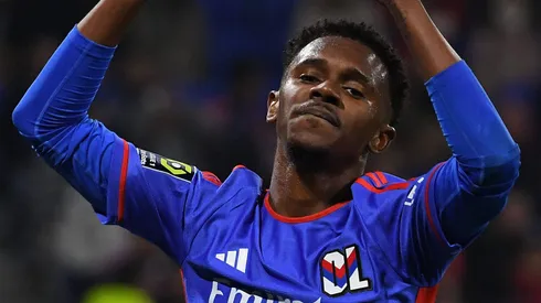 Lyon processa Botafogo na FIFA por causa de dívida milionária envolvendo a contratação do jogador Jeffinho. Foto: IMAGO / Panoramic by PsnewZ