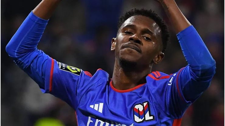 Lyon processa Botafogo na FIFA por causa de dívida milionária envolvendo a contratação do jogador Jeffinho. Foto: IMAGO / Panoramic by PsnewZ