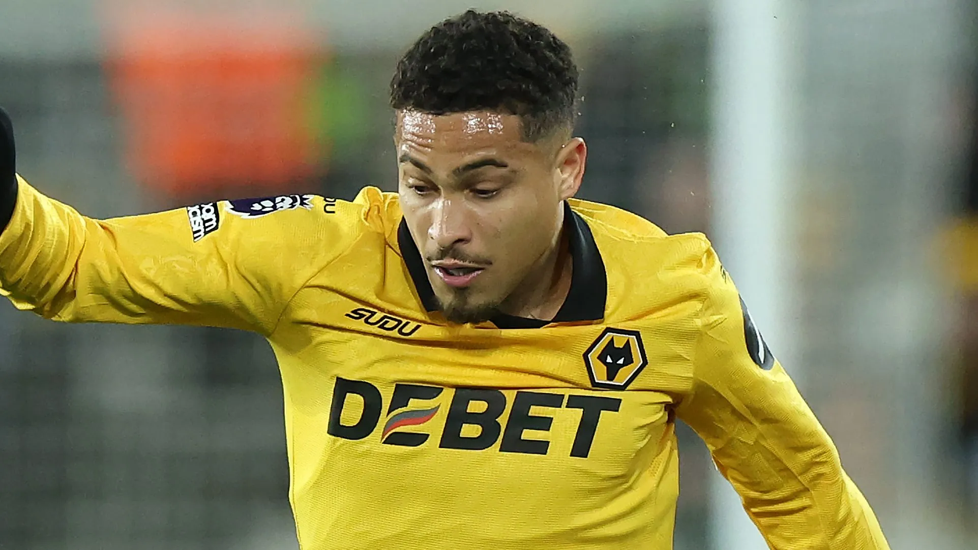 João Gomes em partida do Wolverhampton