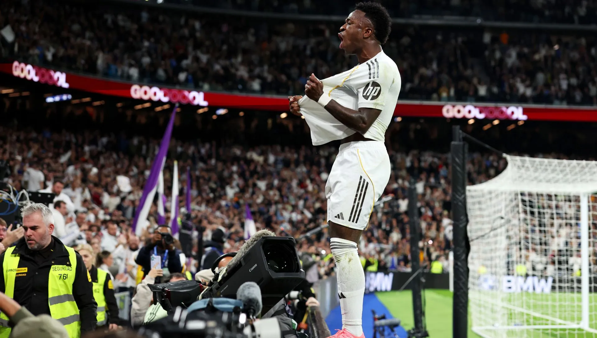 Vinicius Júnior comemora gol durante partida da LaLiga. Foto: Florencia Tan Jun/Getty Images