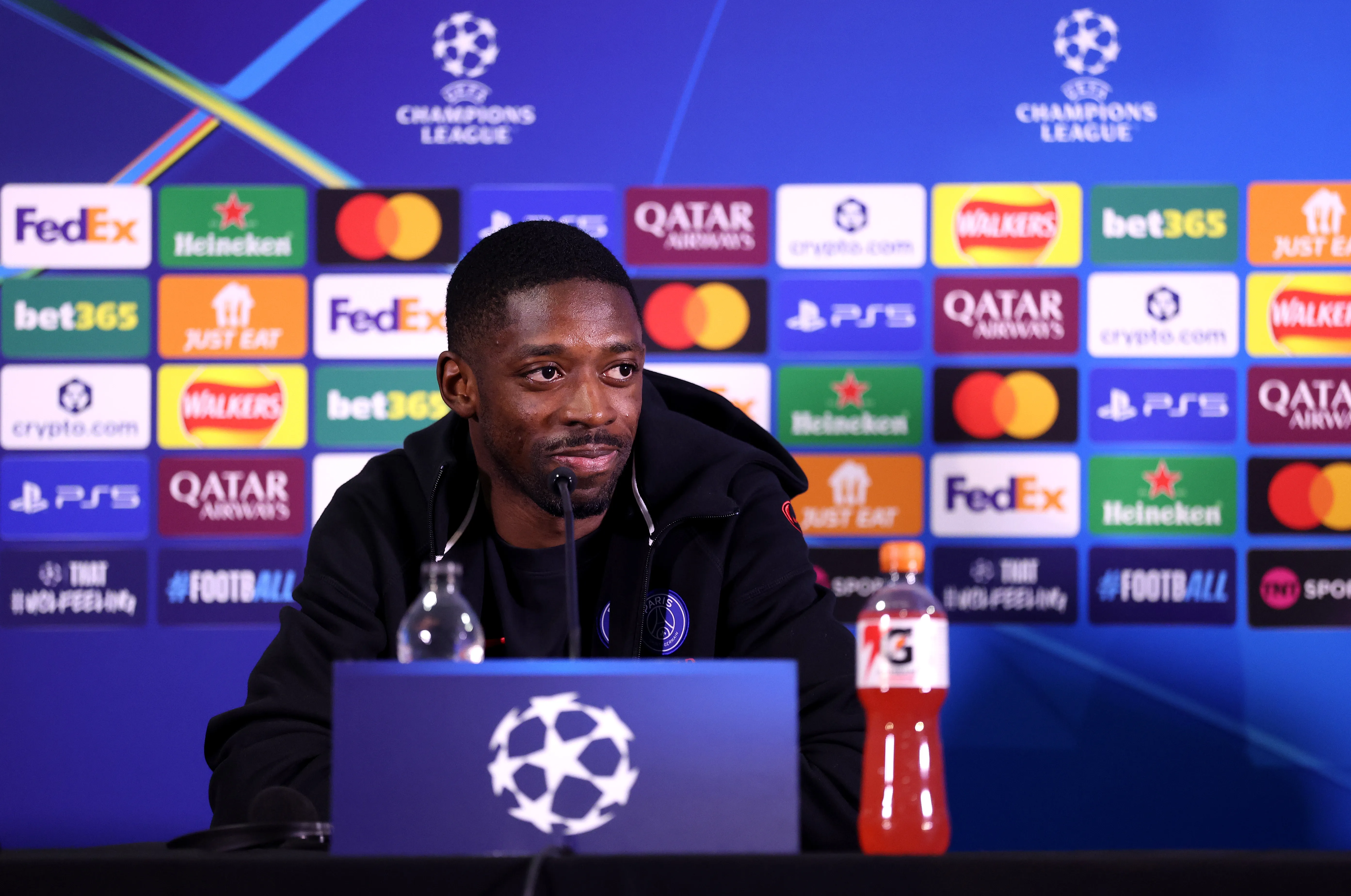 Dembélé em entrevista coletiva. Foto: Luke Walker/Getty Images