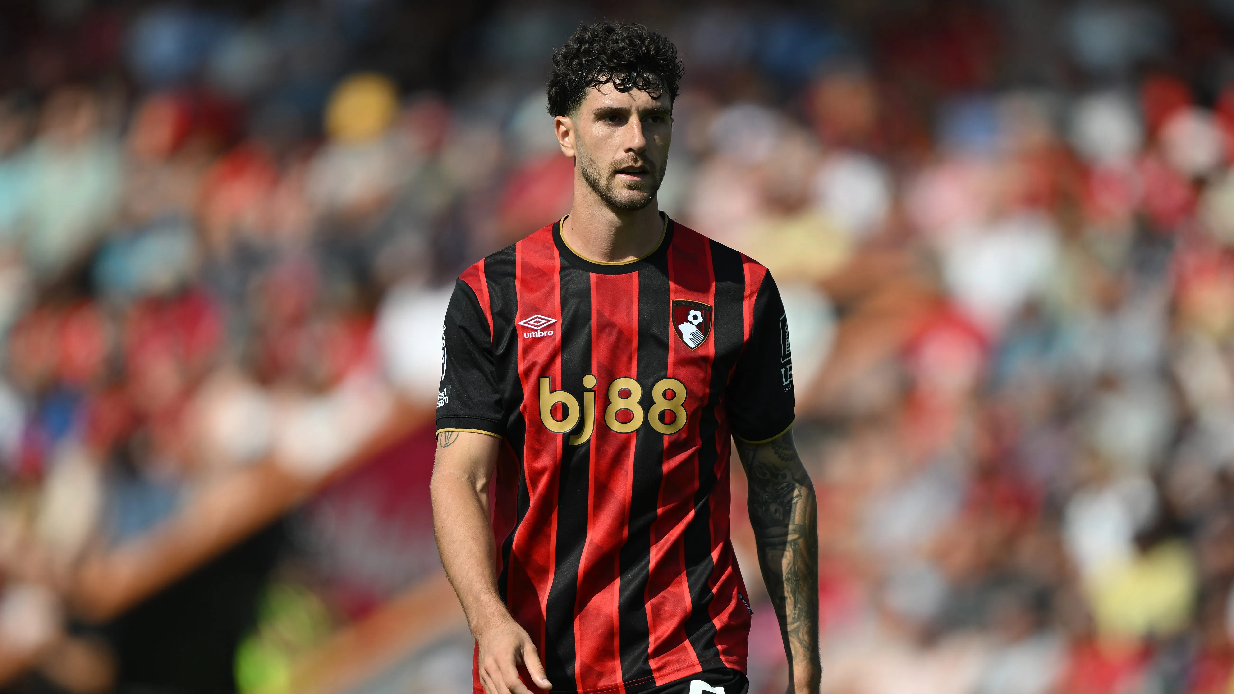 Marcos Senesi, alvo do Manchester United, em jogo do Bournemouth. Foto: Mike Hewitt/Getty Images