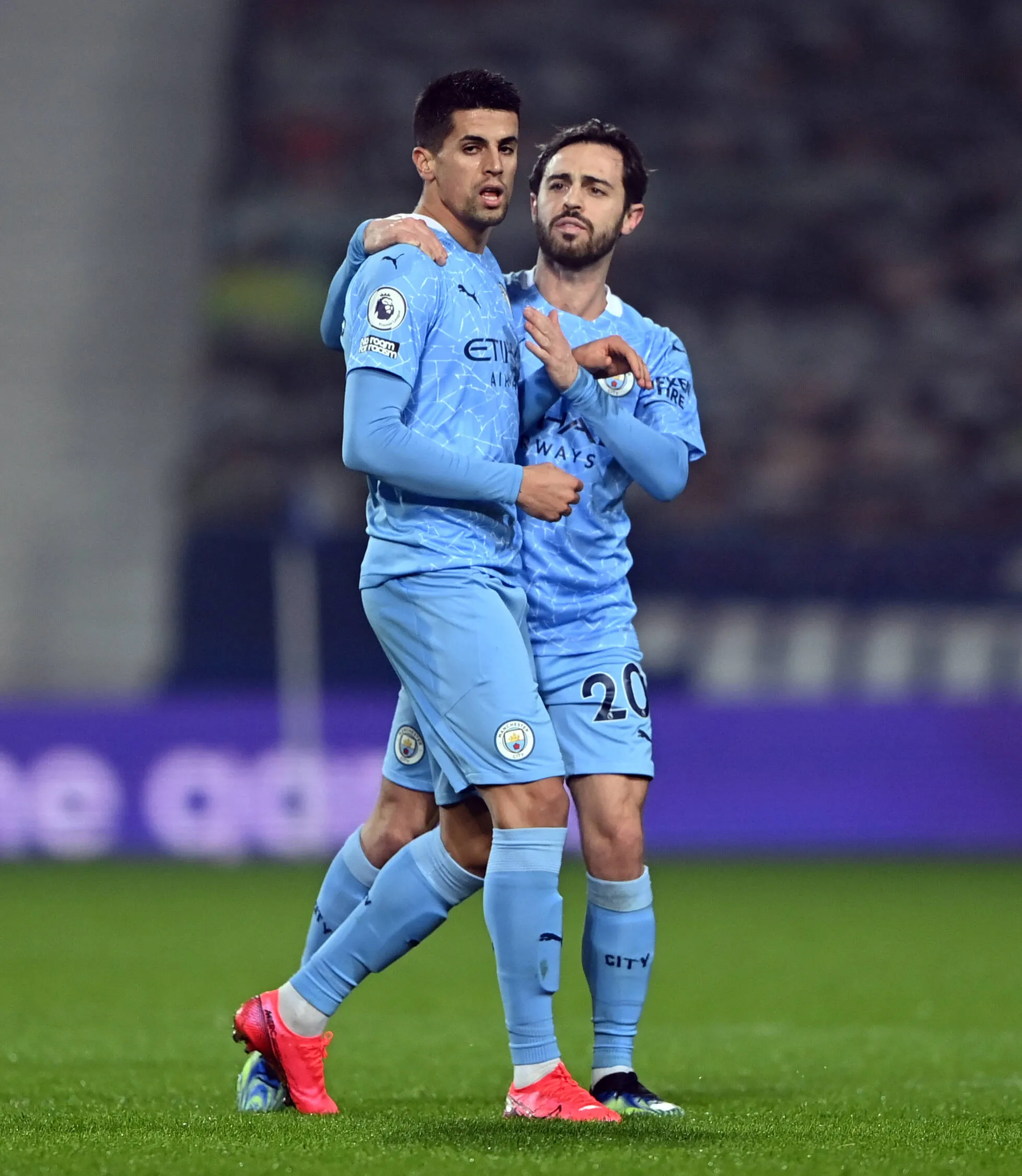 João Cancelo e Bernardo Silva pelo Manchester City. &nbsp;26 de janeiro de 2021.&nbsp;Foto: IMAGO /&nbsp;PA Images