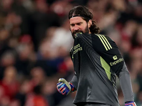 Alisson revela data de retorno ao Liverpool após lesão