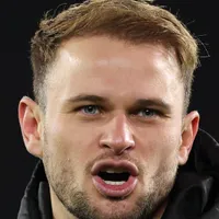 Léo Scienza atrai gigantes após destaque na Championship