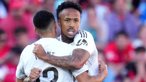 Arnold e Militão durante uma partida do Real Madrid. Foto: Alex Caparros/Getty Images