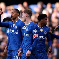 Chelsea vence o Port Vale com show de brasileiros