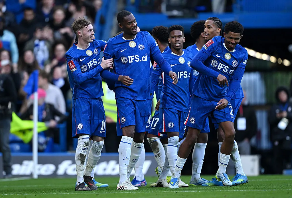 Tosin Adarabioyo comemora seu 4º gol pelo Chelsea. (Photo by Shaun Botterill/Getty Images)