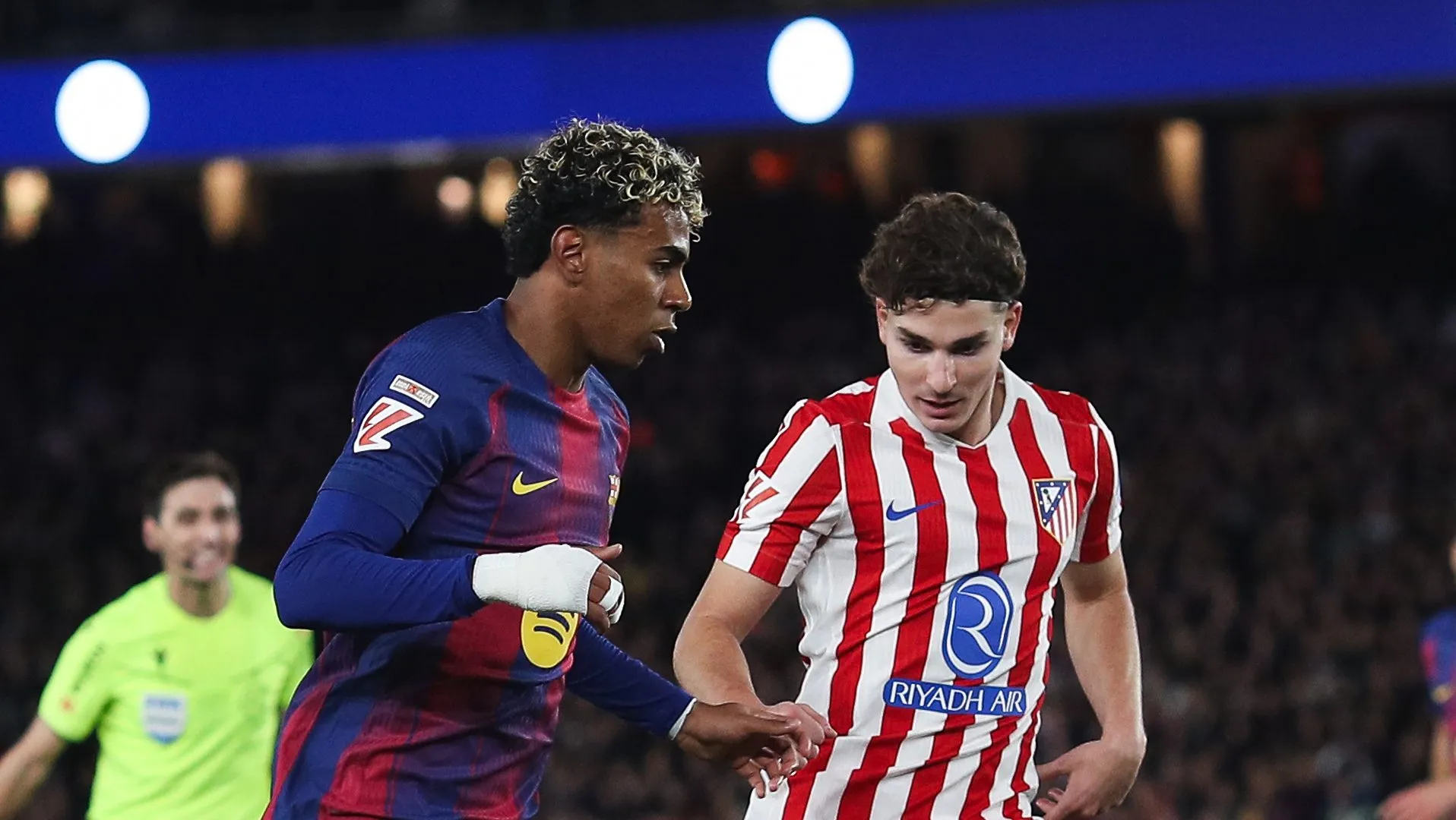 Yamal e Álvarez em Barcelona x Atlético de Madrid