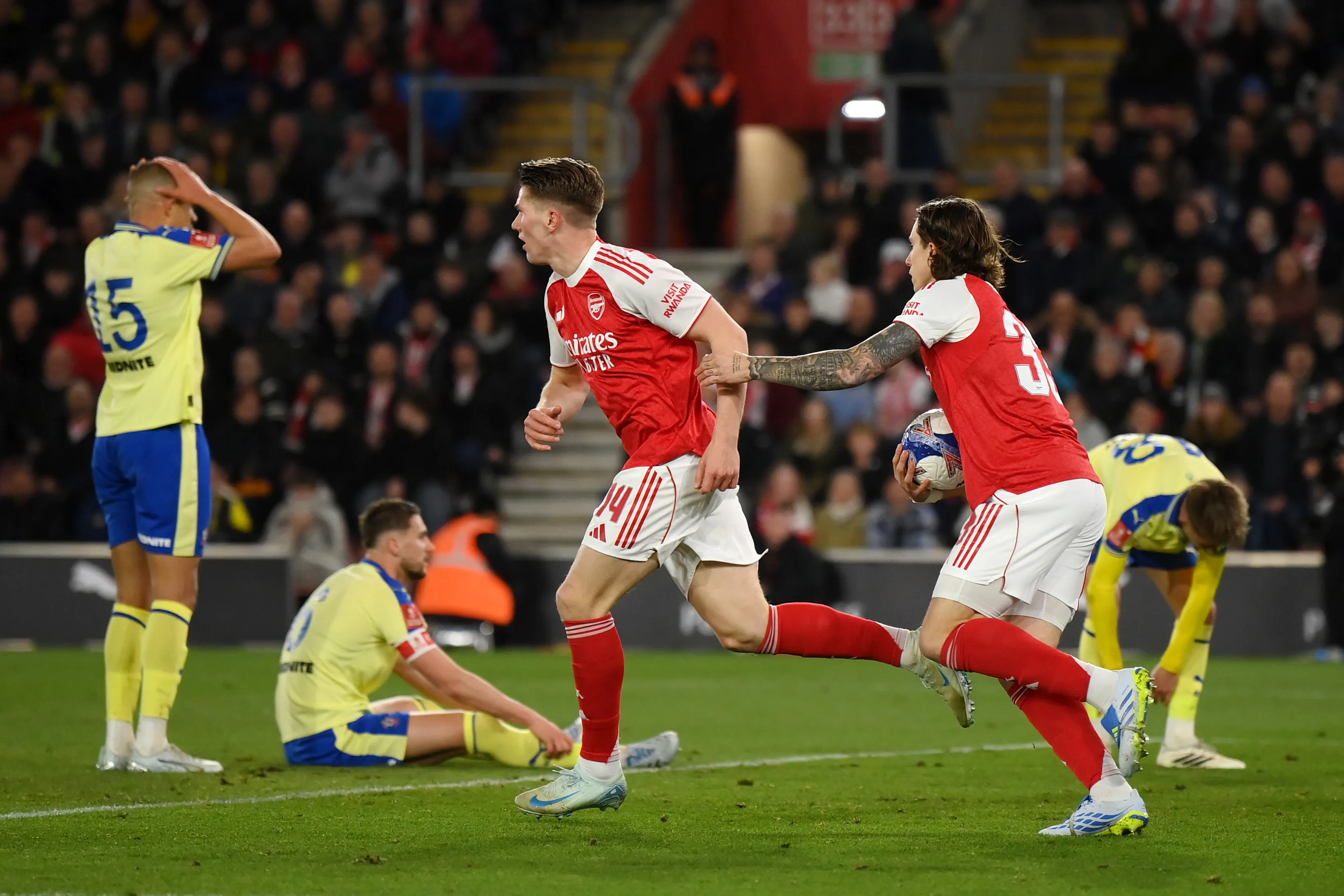 Gyokeres comemorando gol contra o Southampton. (Foto: Mike Hewitt/Getty Images)