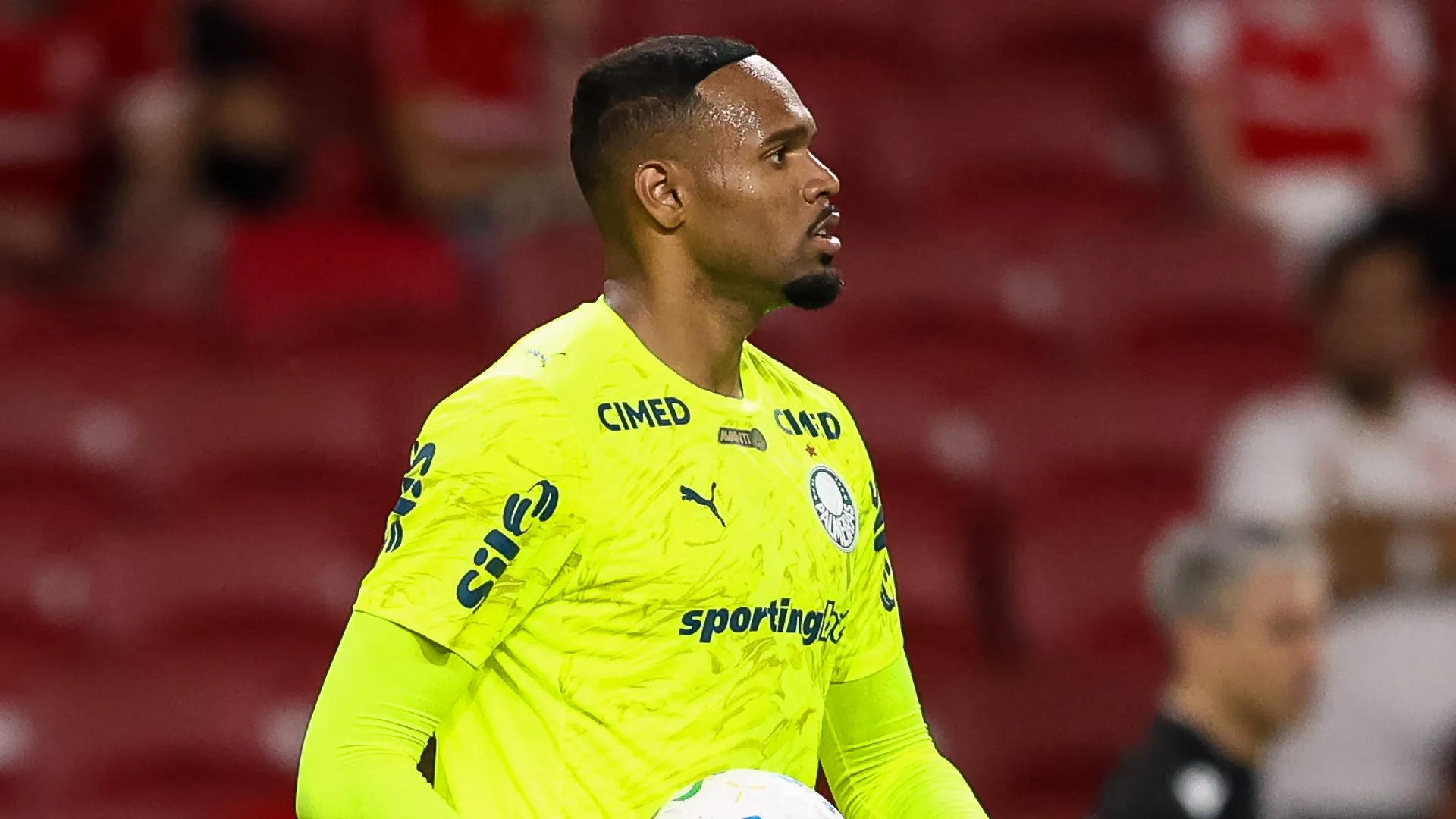 Facundo Cambeses vira alvo do Palmeiras para reforçar o gol. (Foto por Pedro H. Tesch/Getty Images)