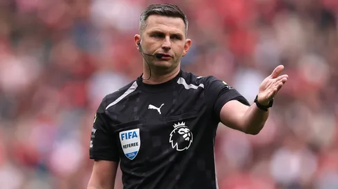 Michael Oliver pela Premier League. (Foto: Alex Pantling/Getty Images)