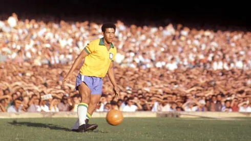 Garrincha, ídolo do futebol brasileiro, também enfrentou dificuldades financeiras após a carreira. Foto: IMAGO/Chutador/Metelmann
