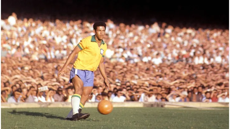 Garrincha, ídolo do futebol brasileiro, também enfrentou dificuldades financeiras após a carreira. Foto: IMAGO/Chutador/Metelmann
