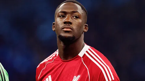 Ibrahima Konaté chegou a um acordo para renovar com o Liverpool e deve assinar antes do final desse mês, segundo o TEAMtalk. Foto: IMAGO / Ball Raw Images
