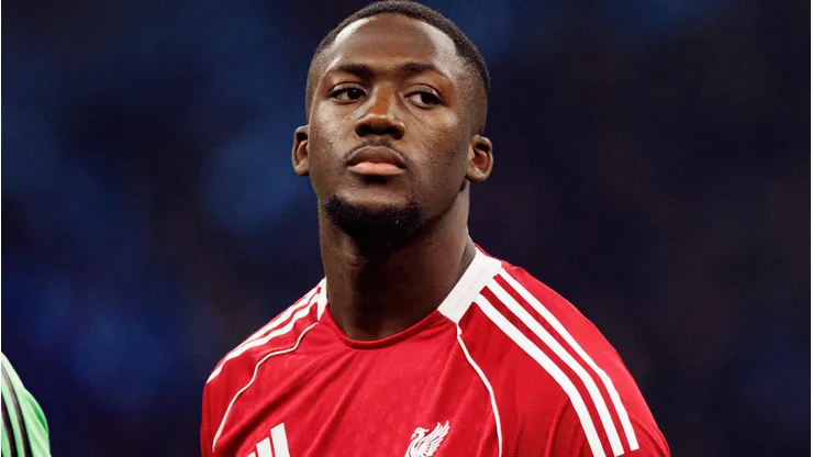 Ibrahima Konaté chegou a um acordo para renovar com o Liverpool e deve assinar antes do final desse mês, segundo o TEAMtalk. Foto: IMAGO / Ball Raw Images